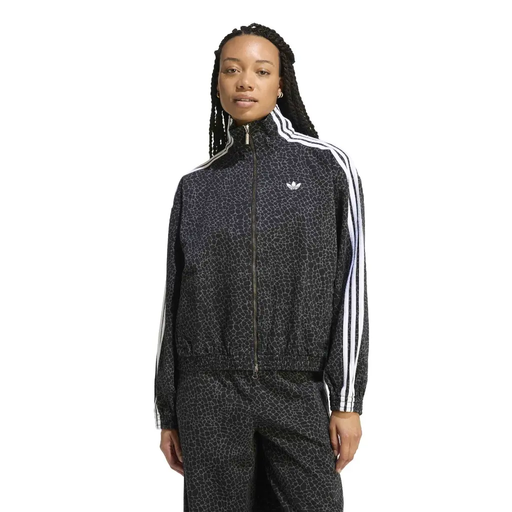 KD8809_2_APPAREL_On Model_Standard View_white.webp
